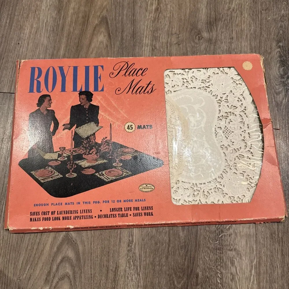 1940s Roylie White Lace Paper Place Mats Doilies 12 Count